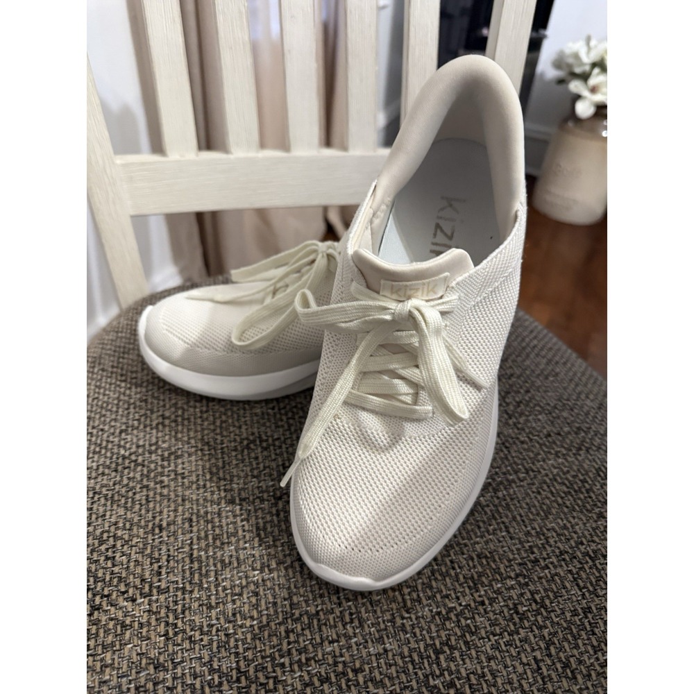 Kizik Athens 2 Sneakers Womens 8 White Cream Lifestyle Hands Free Step In